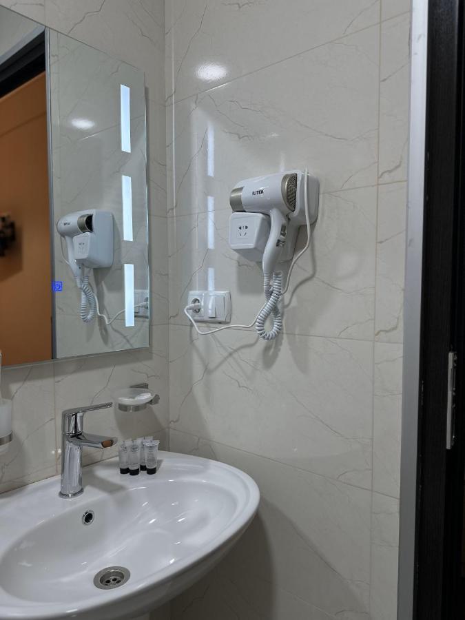 Bina N28 Otel Kutaisi Dış mekan fotoğraf